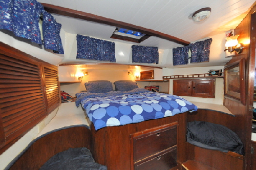 The owner's aft cabin has a queen size bed with adjustable matrasses and lots of storage space. Also an attached bathroom.