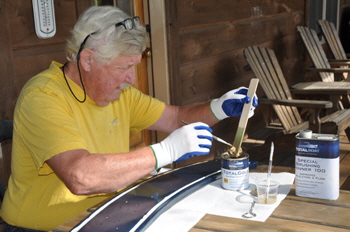 It was necessary to continuously stur the paint.