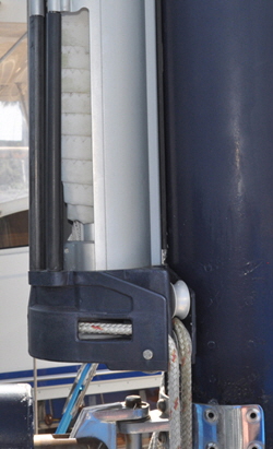 This is the large mainsail furling drum that uses a continuous rope line.